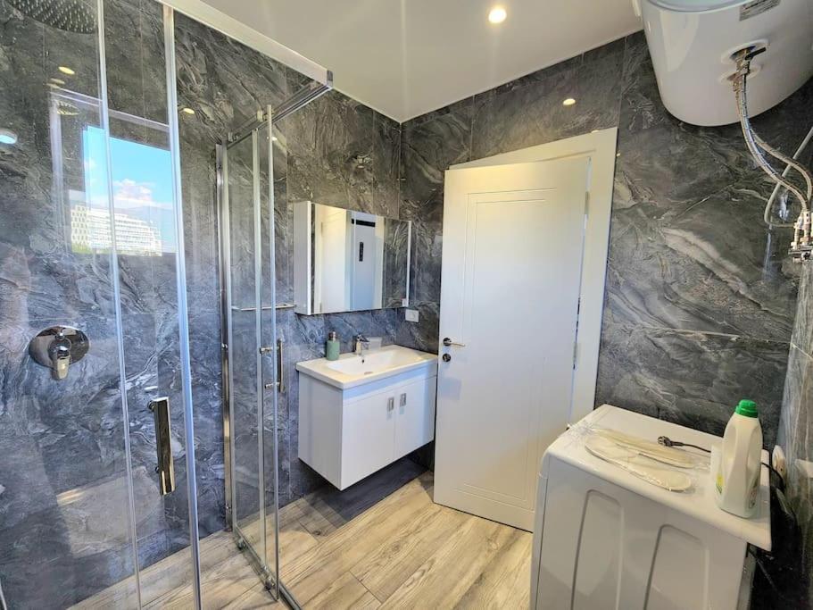 Tirana City Center Penthouse Oasis Екстериор снимка