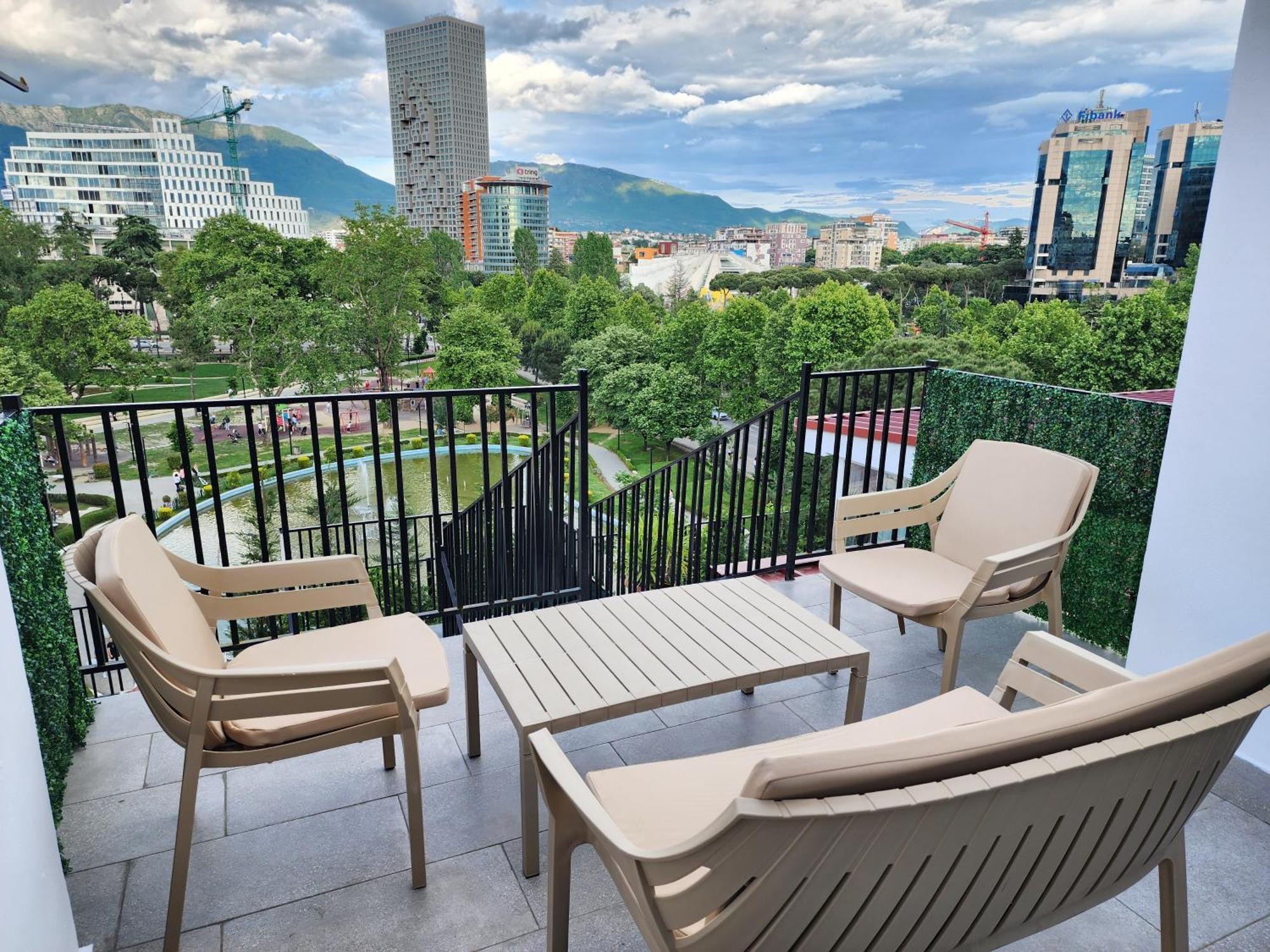 Tirana City Center Penthouse Oasis Екстериор снимка